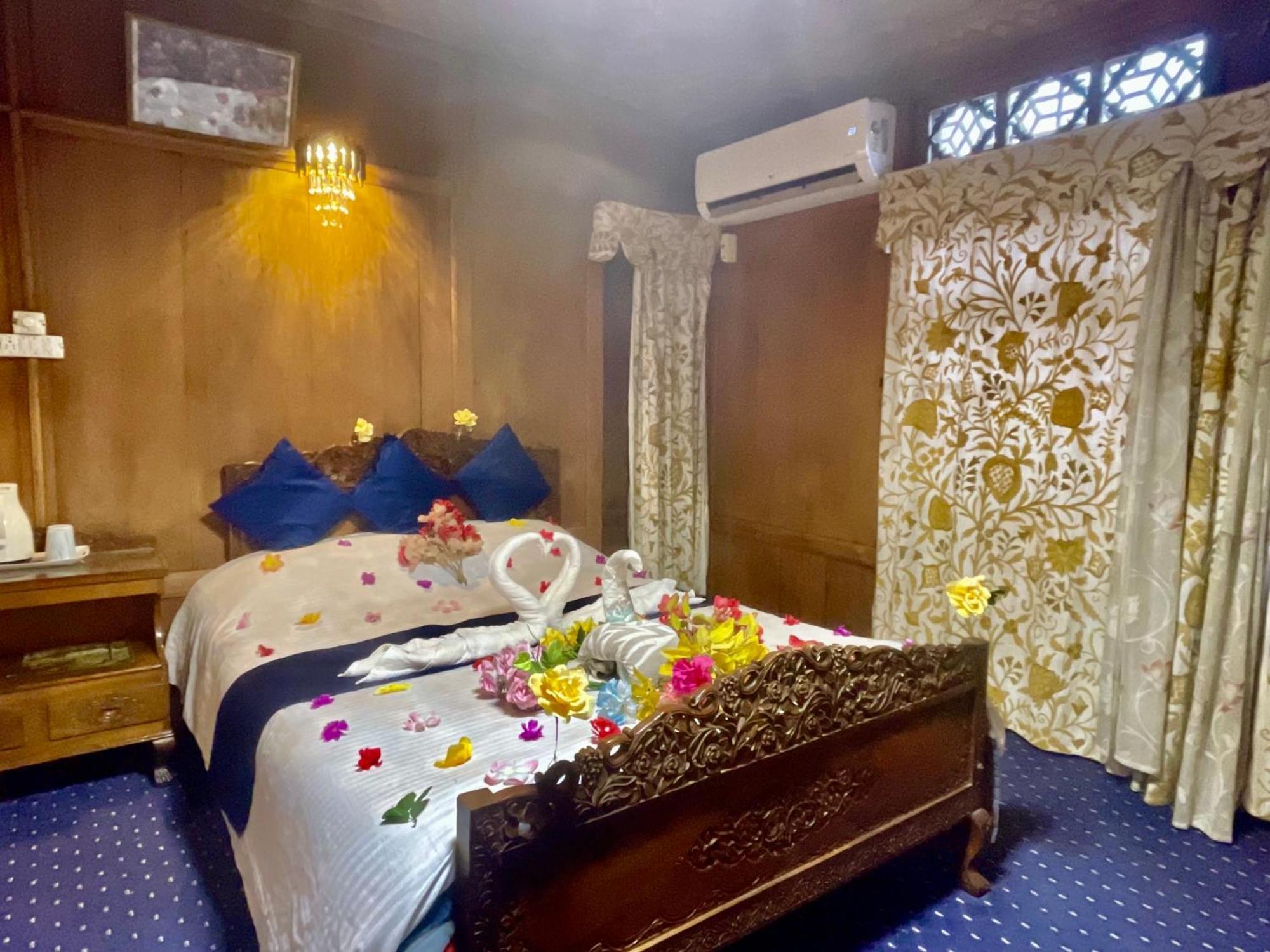 New Sea Palace Houseboats Srīnagar エクステリア 写真