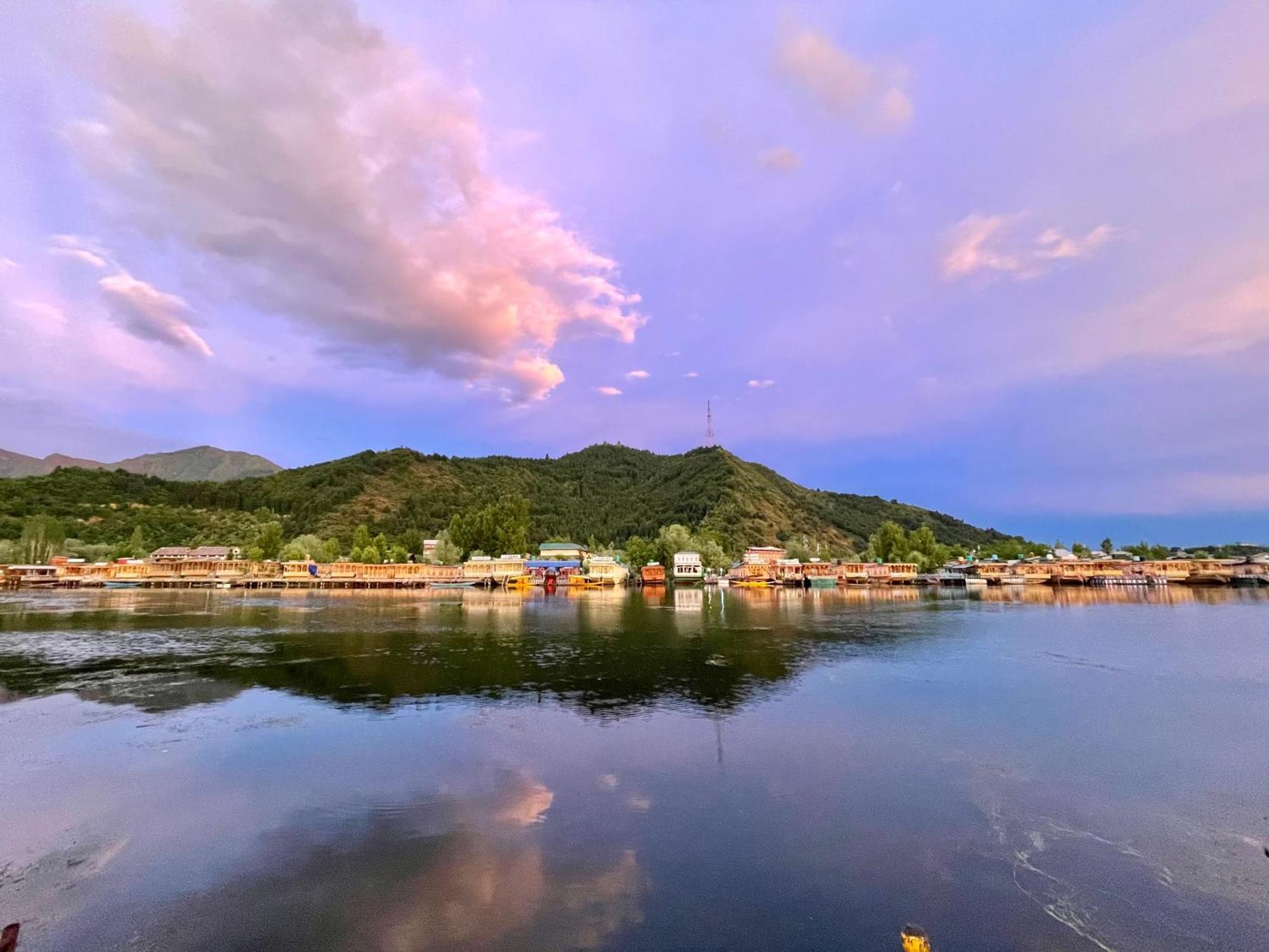 New Sea Palace Houseboats Srīnagar エクステリア 写真