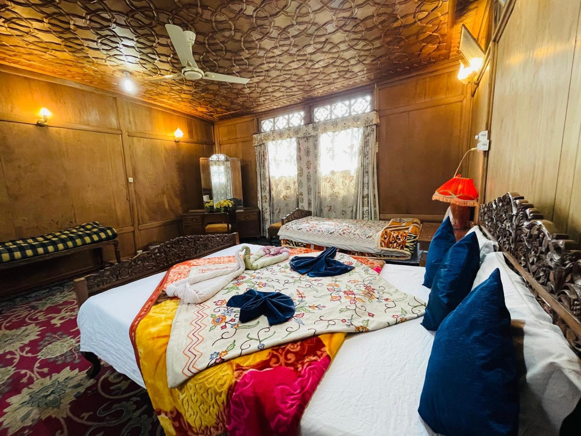 New Sea Palace Houseboats Srīnagar エクステリア 写真