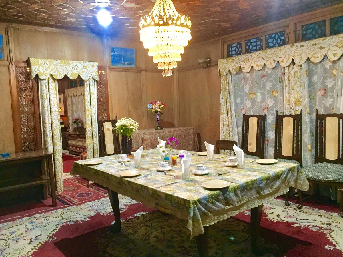 New Sea Palace Houseboats Srīnagar エクステリア 写真