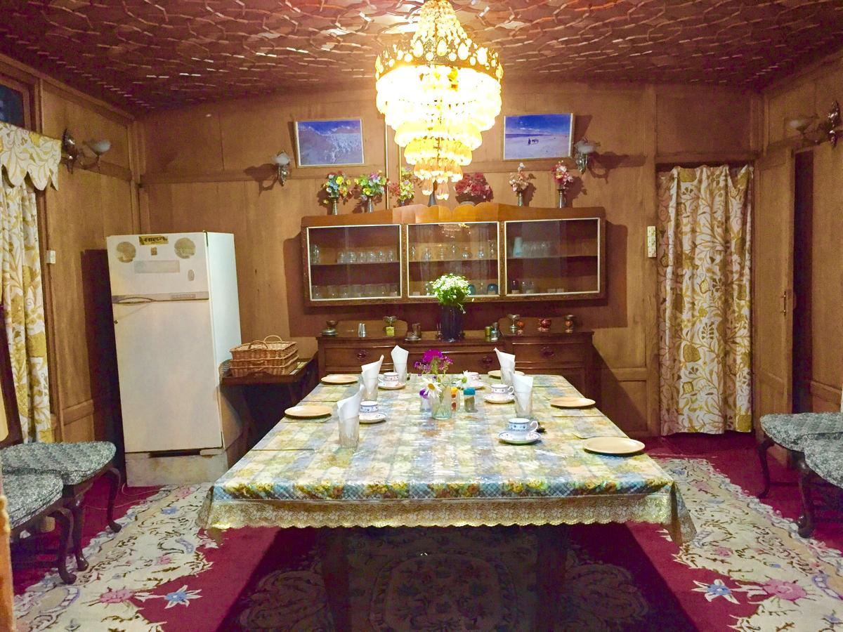 New Sea Palace Houseboats Srīnagar エクステリア 写真