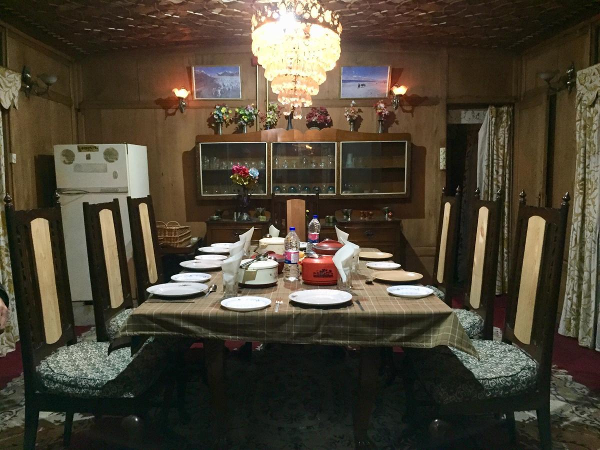 New Sea Palace Houseboats Srīnagar エクステリア 写真