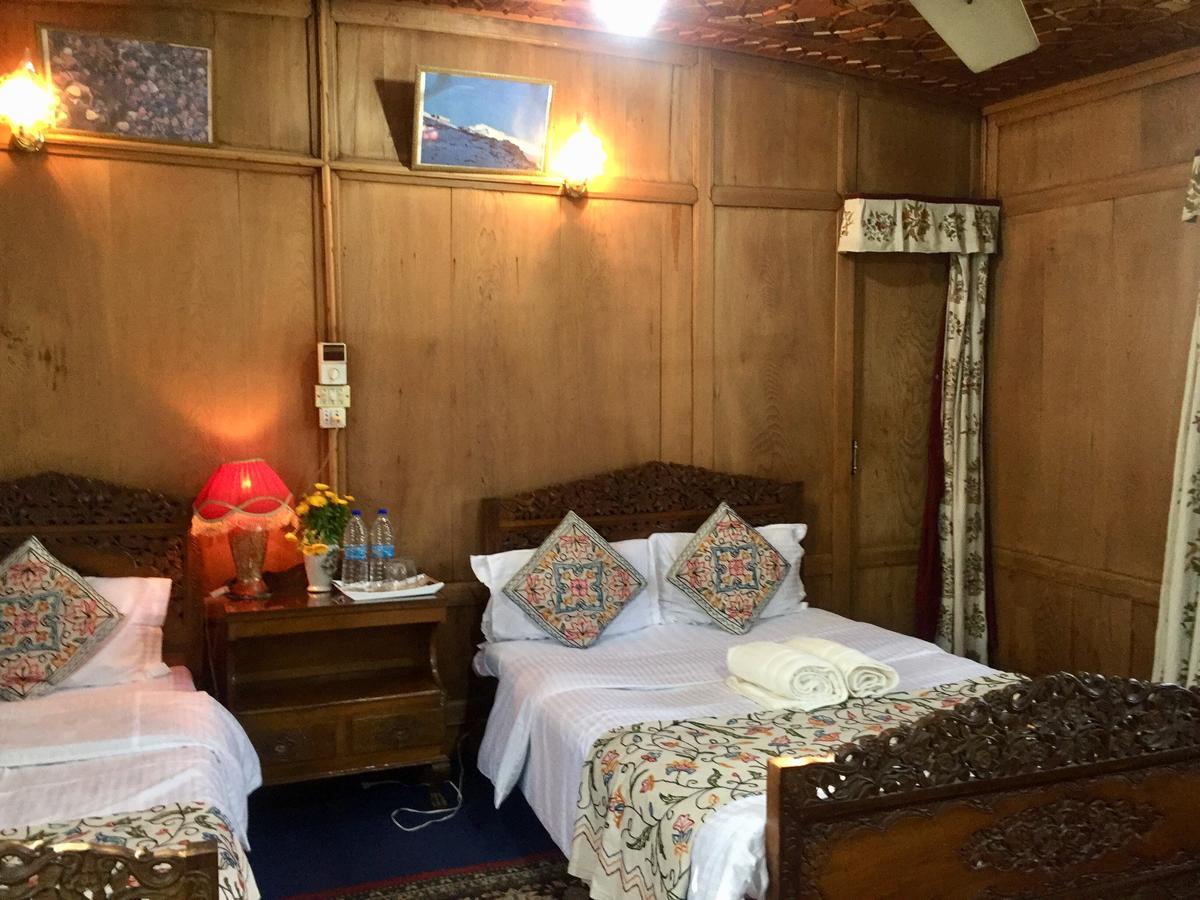 New Sea Palace Houseboats Srīnagar エクステリア 写真