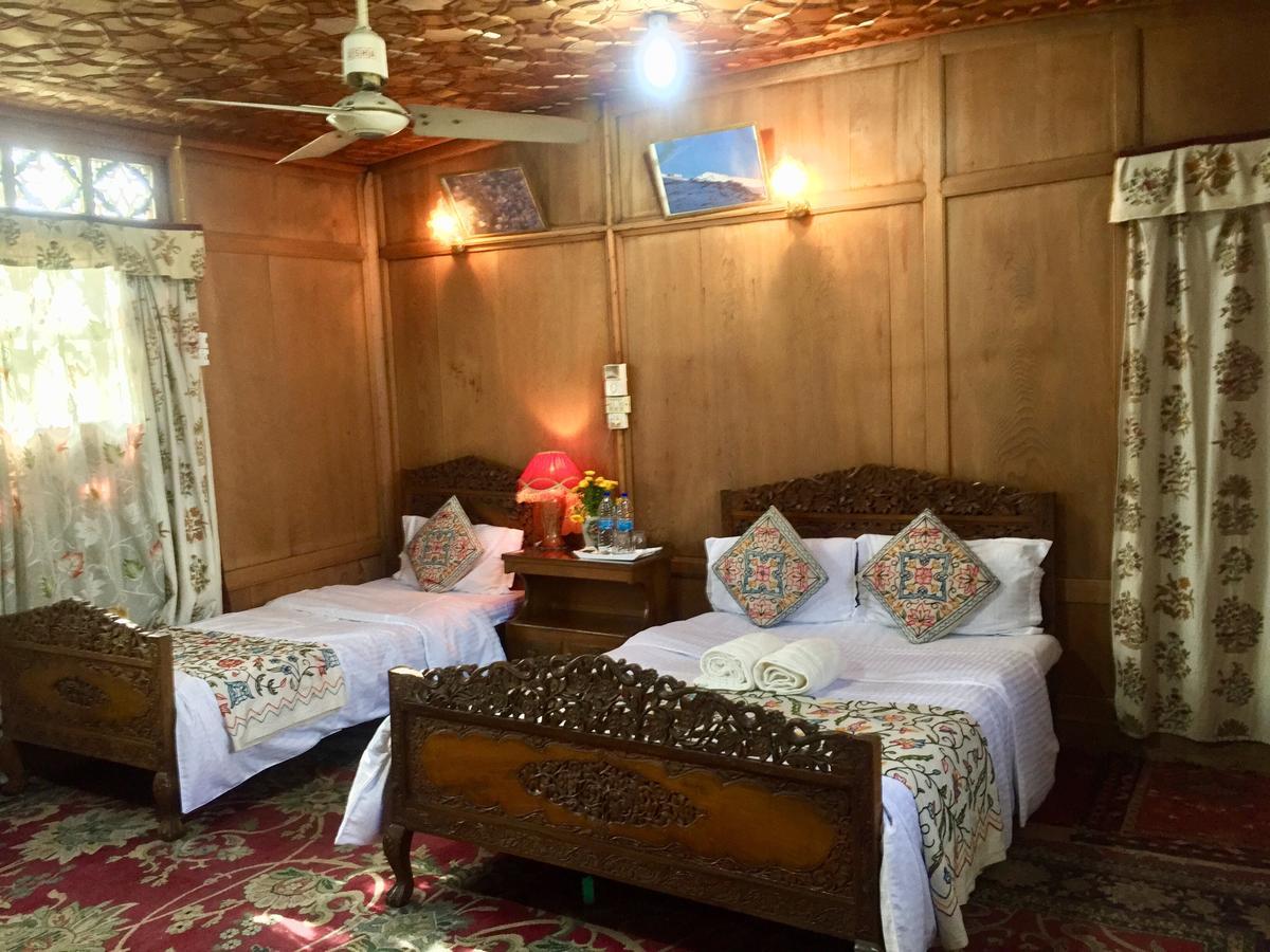 New Sea Palace Houseboats Srīnagar エクステリア 写真