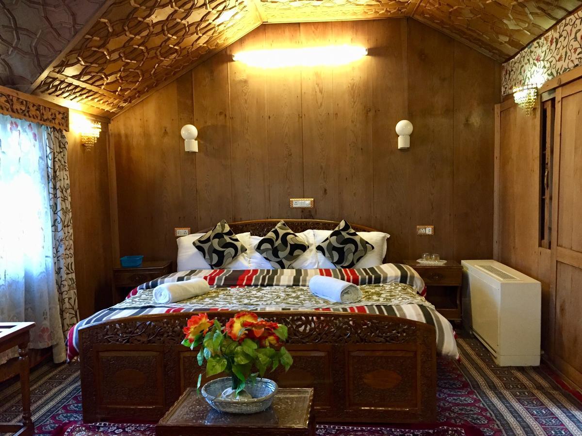 New Sea Palace Houseboats Srīnagar エクステリア 写真