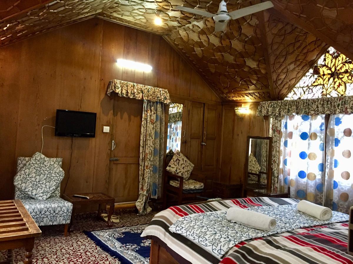 New Sea Palace Houseboats Srīnagar エクステリア 写真
