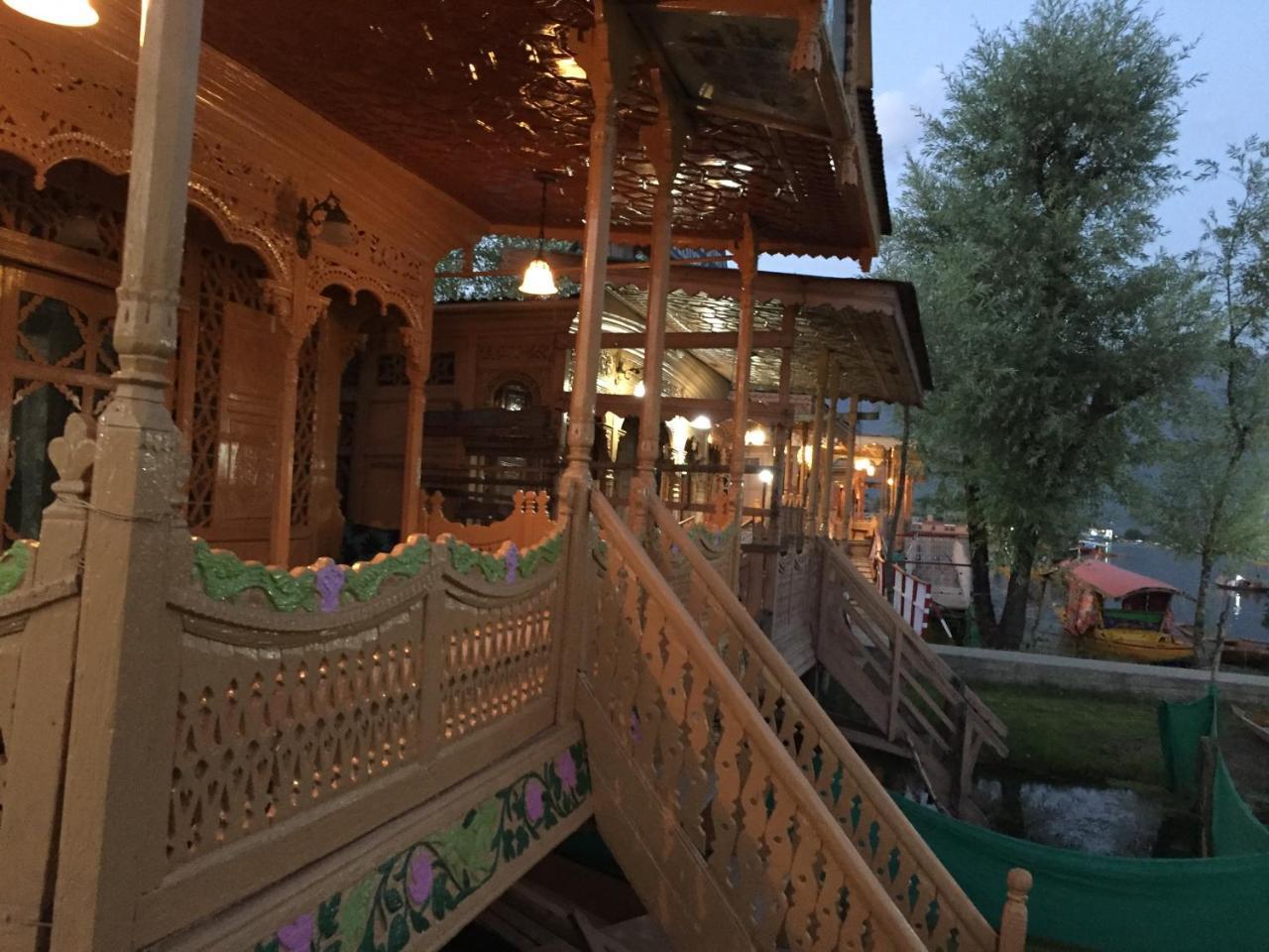 New Sea Palace Houseboats Srīnagar エクステリア 写真