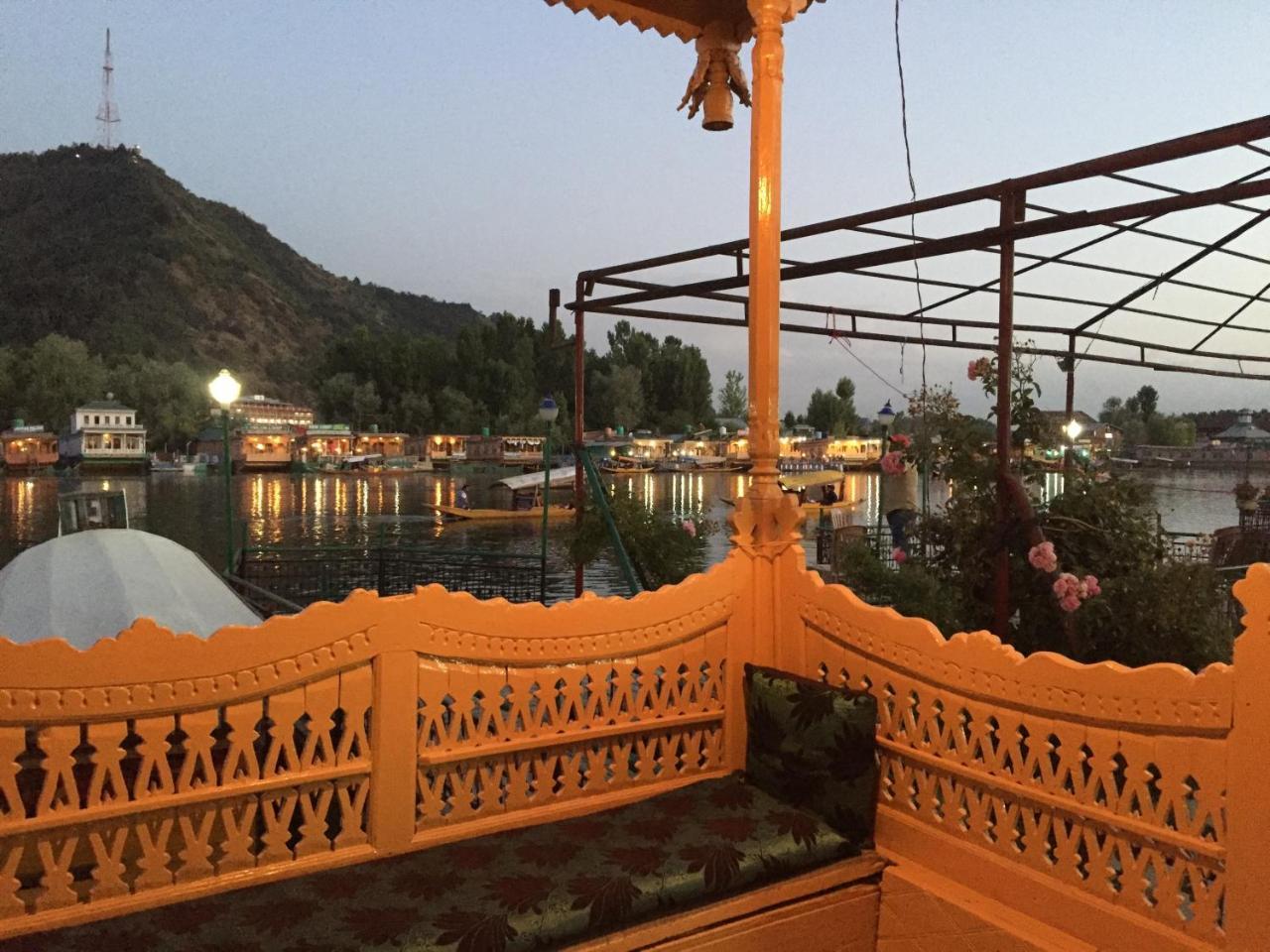 New Sea Palace Houseboats Srīnagar エクステリア 写真